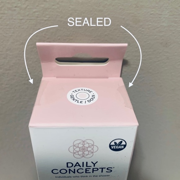 NWT DAILY CONCEPTS Soft Bristle, Daily Facial, Dry Facial Brush - Picture 2 of 7